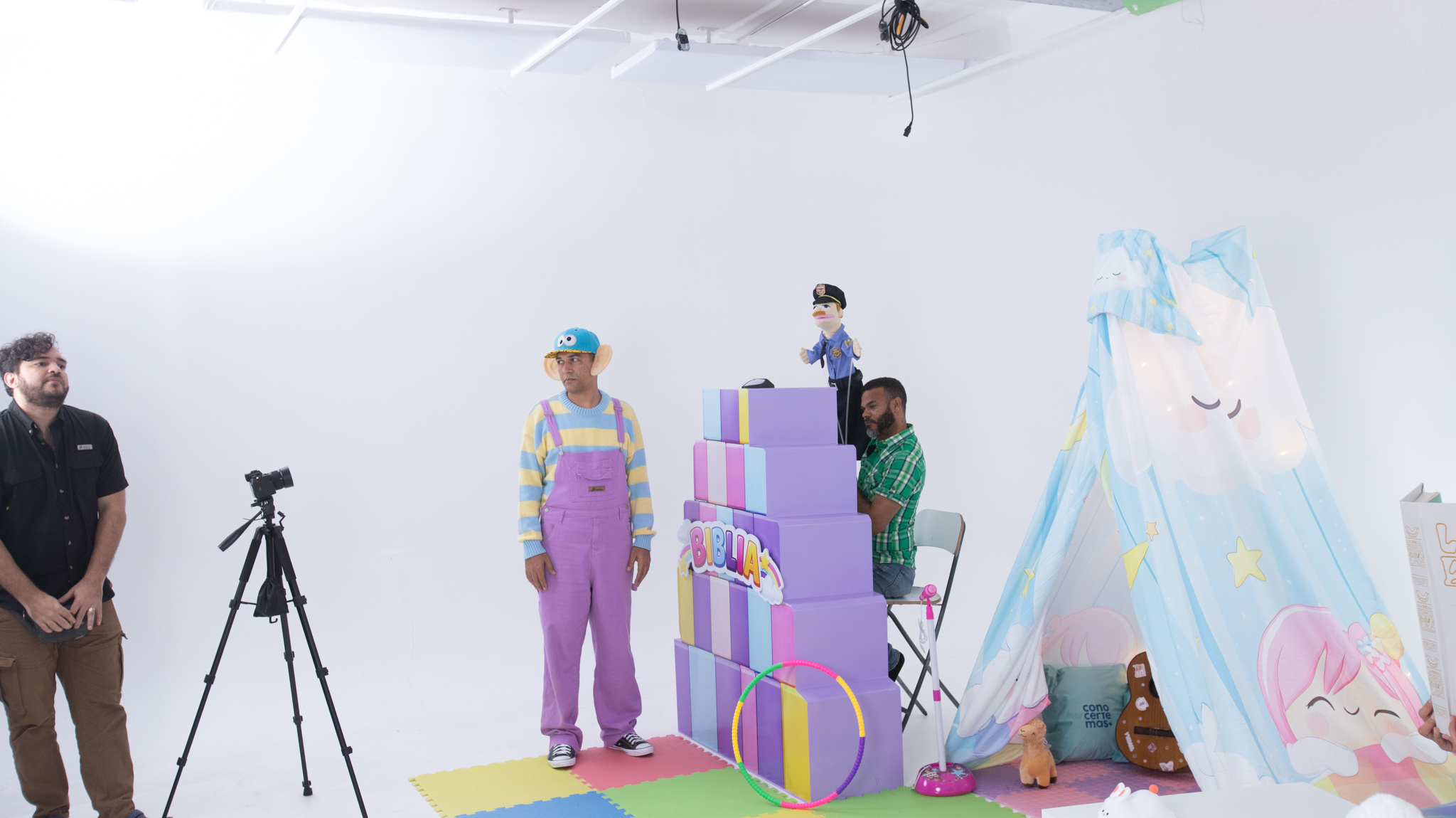 Equipo en set — producción Luz Viva Kids
